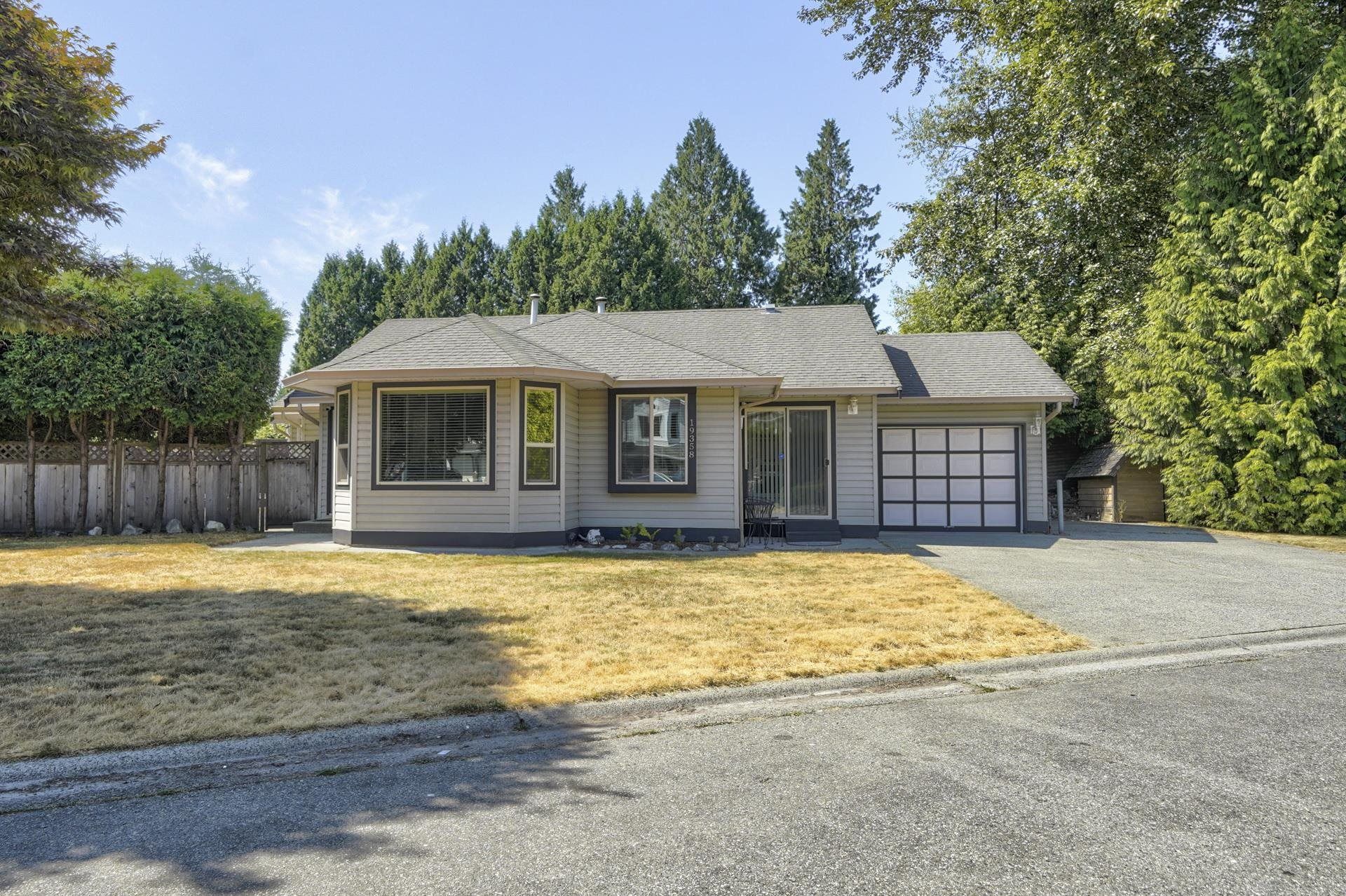 Main Photo: 19358 CUSICK Crescent in Pitt Meadows: Mid Meadows House for sale : MLS®# R2616016