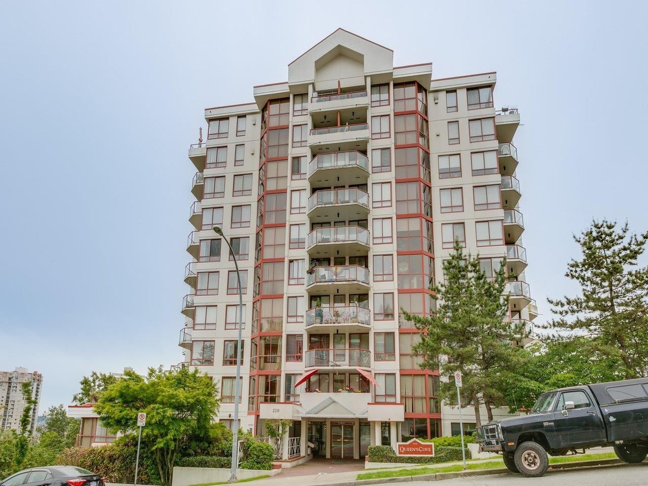 Main Photo: 202 220 ELEVENTH Street in New Westminster: Uptown NW Condo for sale in "Queens Cove" : MLS®# R2700989