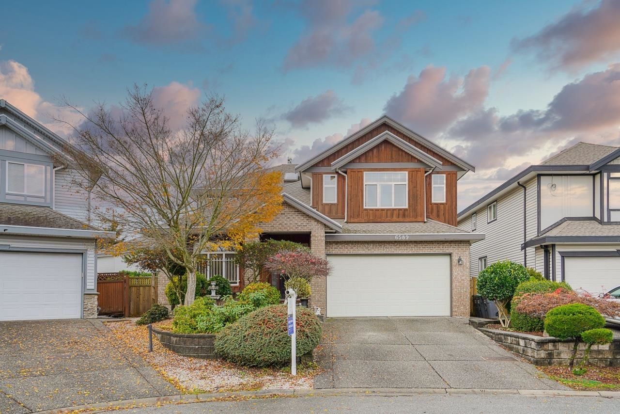 Main Photo: 6589 187 Street in Surrey: Cloverdale BC House for sale (Cloverdale)  : MLS®# R2631313