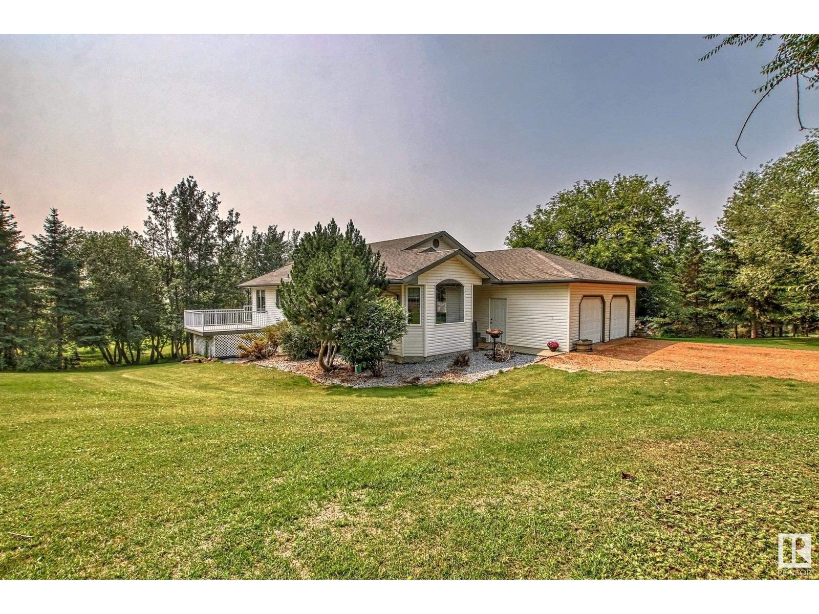 Main Photo: 1419 HWY 627 in Rural Parkland County: House for sale : MLS®# E4350450