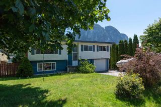 Photo 2: 38132 HEMLOCK Avenue in Squamish: Valleycliffe House for sale : MLS®# R2724482