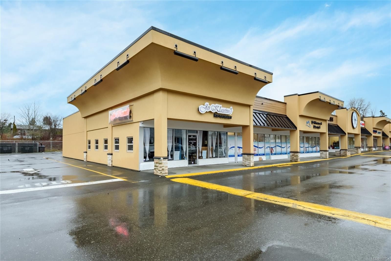 Main Photo: 14 2401 Cliffe Ave in Courtenay: CV Courtenay City Business for sale (Comox Valley)  : MLS®# 950754