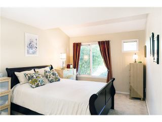 Photo 5: 106 1513 BOWSER Avenue in North Vancouver: Norgate Condo for sale in "ILLAHEE" : MLS®# V1088315