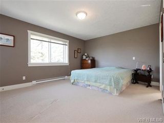 Photo 8: 560 Tory Pl in VICTORIA: Co Triangle House for sale (Colwood)  : MLS®# 730544