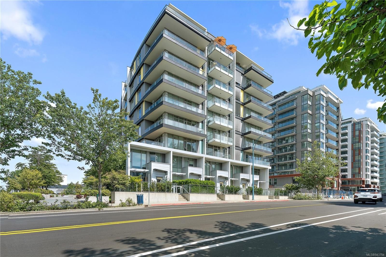 Main Photo: 208 373 Tyee Rd in Victoria: VW Songhees Condo for sale (Victoria West)  : MLS®# 943784