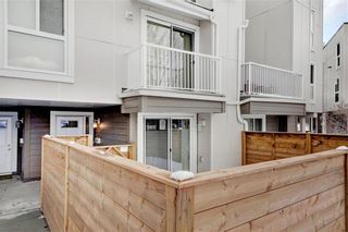 Photo 2: 1402 13104 ELBOW Drive SW in Calgary: Canyon Meadows Row/Townhouse for sale : MLS®# C4287241