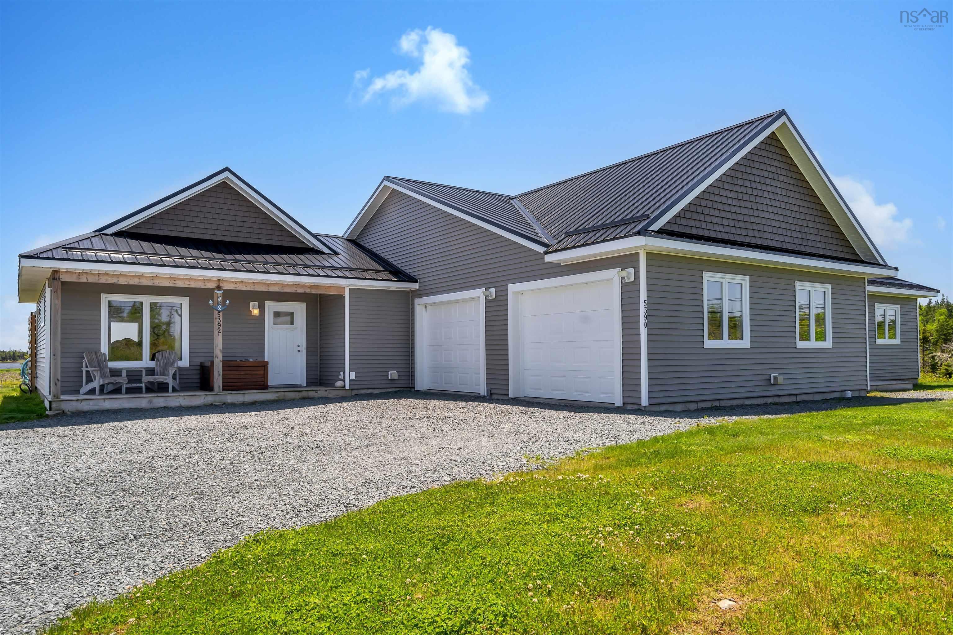 Main Photo: 5390 5392 Highway 207 in Seaforth: 31-Lawrencetown, Lake Echo, Port Residential for sale (Halifax-Dartmouth)  : MLS®# 202313015