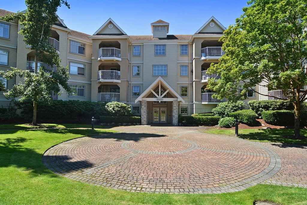 Main Photo: 102 20894 57TH Avenue in Langley: Langley City Condo for sale in "Bayberry" : MLS®# R2082819