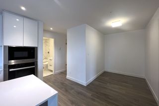Photo 18: Bright and Spacious 2BR w/Den Corner Unit in Vancouver West (AR201)