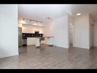 Photo 2: 809 2788 Prince Edward Street in Vancouver: Mount Pleasant VE Condo for sale (Vancouver East)  : MLS®# R2516686