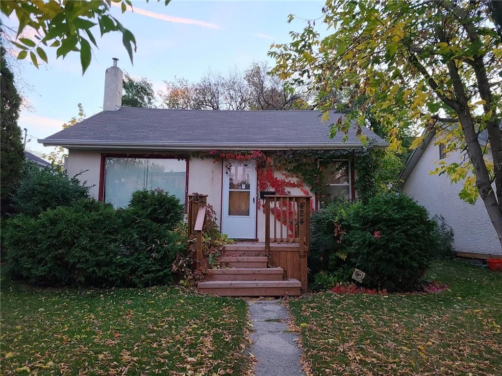 Main Photo: 424 Ritchot Street in Winnipeg: St Boniface Residential for sale (2A)  : MLS®# 202301035