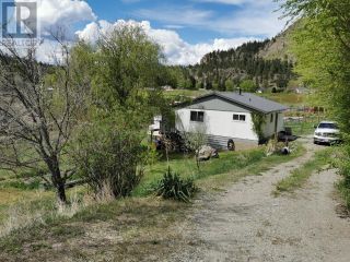 Photo 1: 5816 LEWES Avenue, in Summerland: House for sale : MLS®# 200400