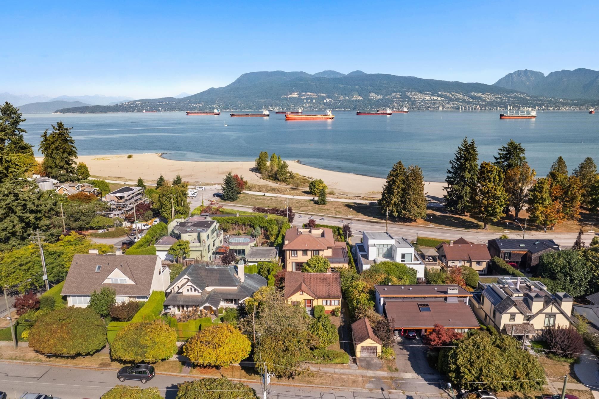 Main Photo: 4577 BELMONT Avenue in Vancouver: Point Grey House for sale (Vancouver West)  : MLS®# R2822545