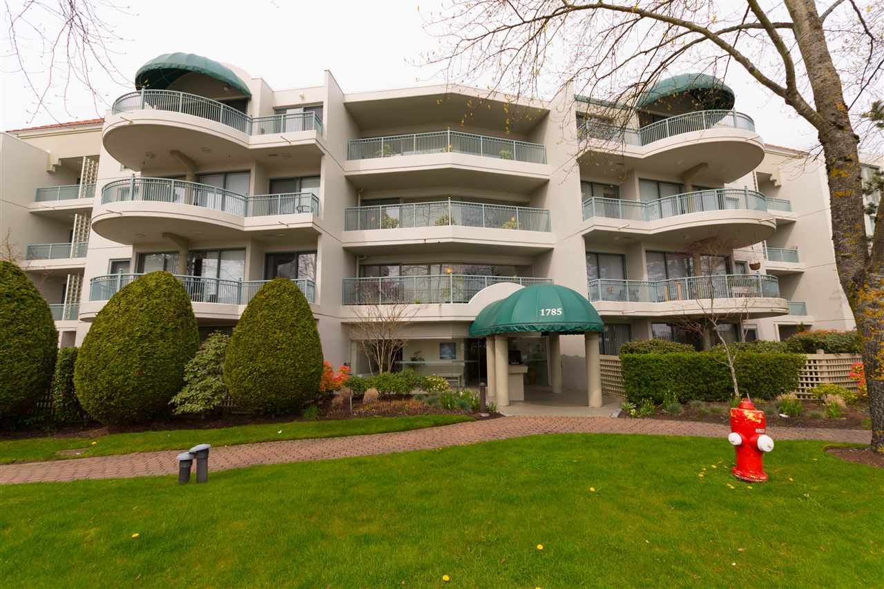 Main Photo: 209 1785 MARTIN Drive in Surrey: Sunnyside Park Surrey Condo for sale in "Southwynd" (South Surrey White Rock)  : MLS®# R2255418
