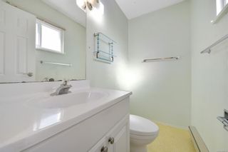 Photo 11: 1977 Blackthorn Dr in Central Saanich: CS Saanichton House for sale : MLS®# 954736