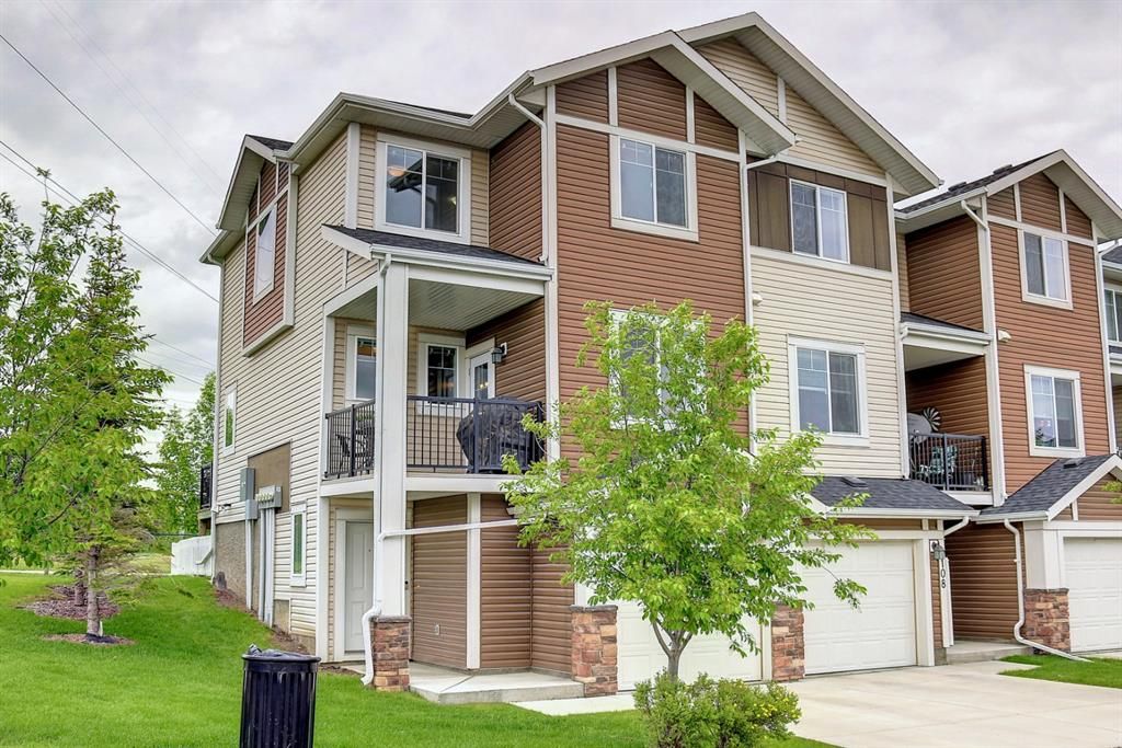 Main Photo: 109 300 Marina Drive: Chestermere Row/Townhouse for sale : MLS®# A1230048