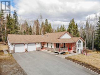Photo 1: 1909 BACKER ROAD in Quesnel: House for sale : MLS®# R2872403