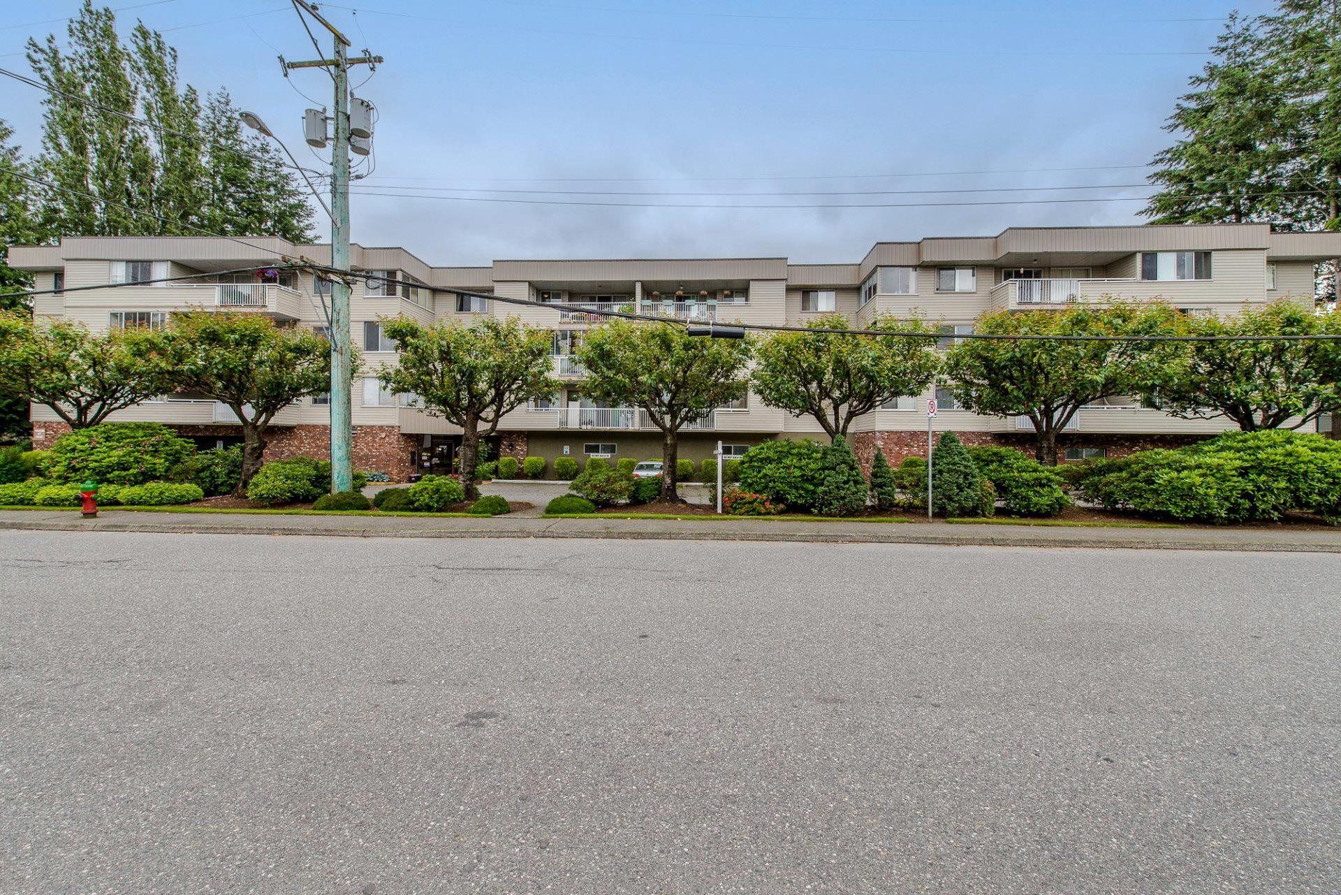 Main Photo: 103 32040 TIMS Avenue in Abbotsford: Central Abbotsford Condo for sale in "Maplewood Manor" : MLS®# R2728117