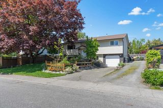 Photo 2: 26827 33A Avenue in Langley: Aldergrove Langley House for sale : MLS®# R2880320