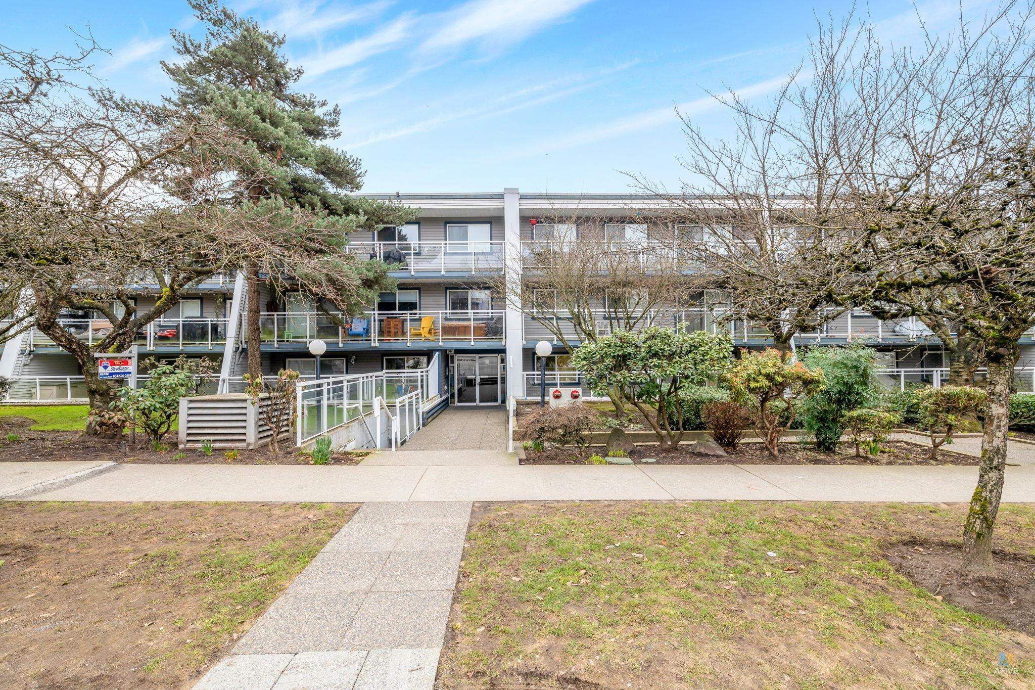 311 550  ROYAL Avenue, New Westminster