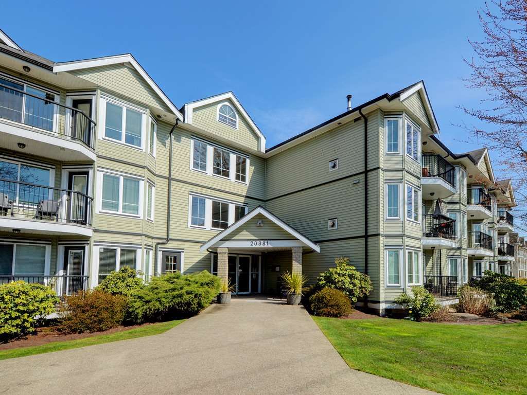 Main Photo: 110 20881 56 Avenue in Langley: Langley City Condo for sale in "ROBERTS COURT" : MLS®# R2355268
