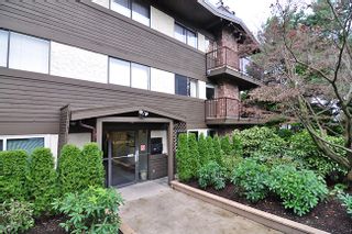 Photo 1: 303 325 W 3RD Street in North Vancouver: Lower Lonsdale Condo for sale in "HARBOUR VIEW" : MLS®# V861461