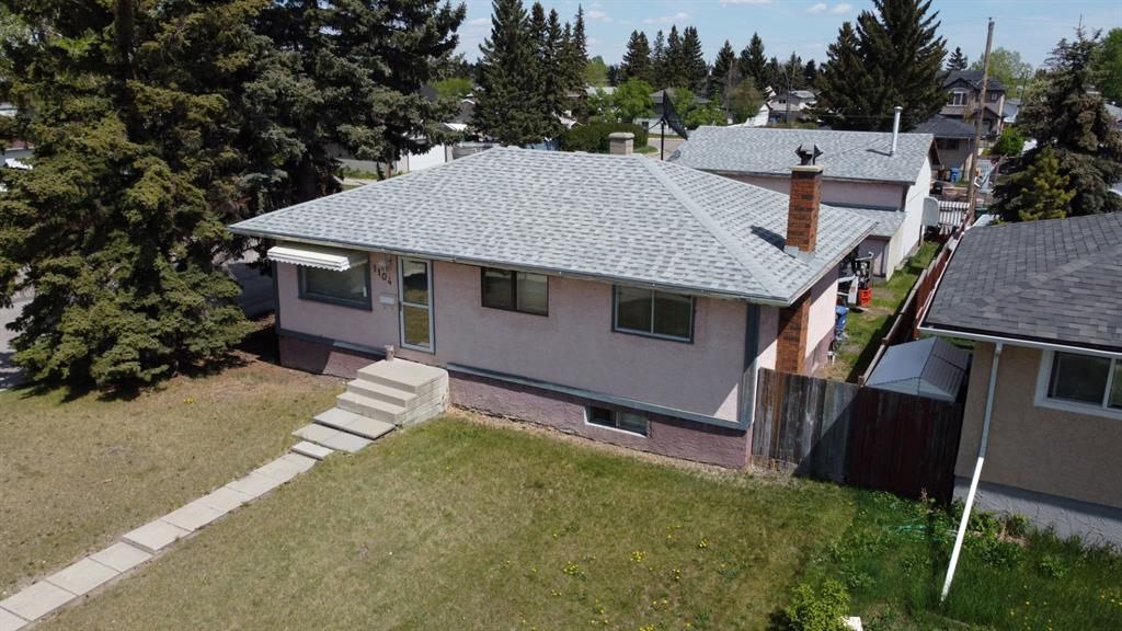 Main Photo: 1104 38 Street SE in Calgary: Forest Lawn Detached for sale : MLS®# A1221620