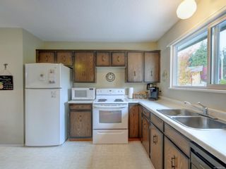 Photo 5: 1972 Blackthorn Dr in Central Saanich: CS Saanichton House for sale : MLS®# 888163