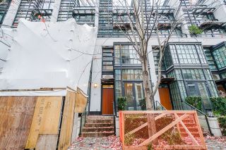 Photo 3: 1243 SEYMOUR Street in Vancouver: Downtown VW Townhouse for sale in "elan" (Vancouver West)  : MLS®# R2519042