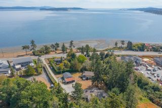 Photo 1: 9320/9316 Lochside Dr in North Saanich: NS Bazan Bay House for sale : MLS®# 886022