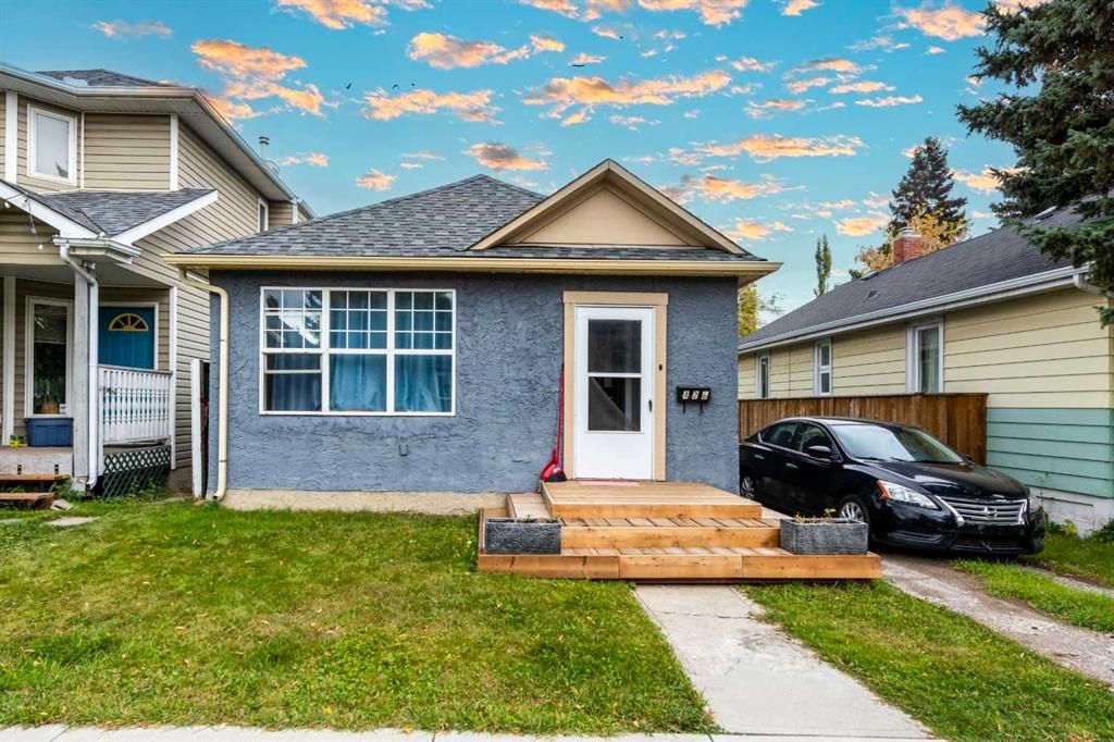 Main Photo: 426 20 Avenue NW in Calgary: Mount Pleasant Detached for sale : MLS®# A2084074