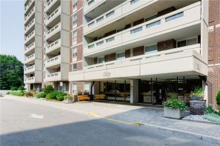 Photo 1: 611 60 Inverlochy Boulevard in Markham: Royal Orchard Condo for sale : MLS®# N3652061