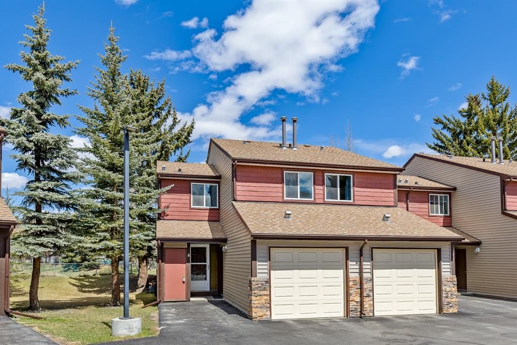 Main Photo: 4 41 Glenbrook Crescent: Cochrane Row/Townhouse for sale : MLS®# A1218074