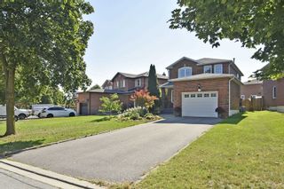 Photo 2: 18 Pentland Crescent in Vaughan: Maple House (2-Storey) for sale : MLS®# N5893657