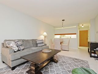 Photo 5: 104 3905 SPRINGTREE Drive in Vancouver: Quilchena Condo for sale in "ARBUTUS VILLAGE" (Vancouver West)  : MLS®# R2413168
