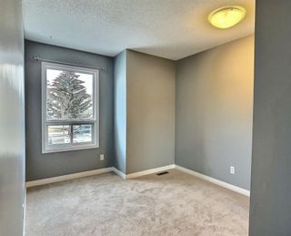 Photo 19: 103 Signal Hill Green SW in Calgary: Signal Hill Row/Townhouse for sale : MLS®# A2035094