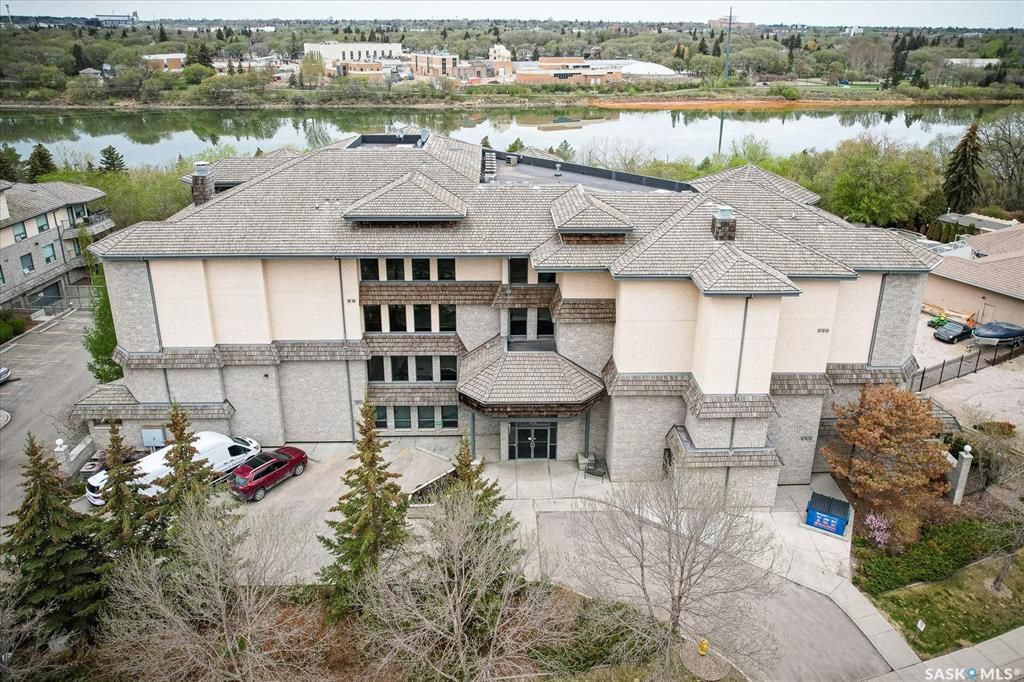 Main Photo: 205 615 Saskatchewan Crescent West in Saskatoon: Buena Vista Residential for sale : MLS®# SK928961