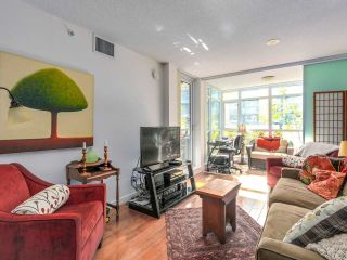 Photo 3: 375 2080 W BROADWAY in Vancouver: Kitsilano Condo for sale in "PINNACLE LIVING ON BROADWAY" (Vancouver West)  : MLS®# R2211453