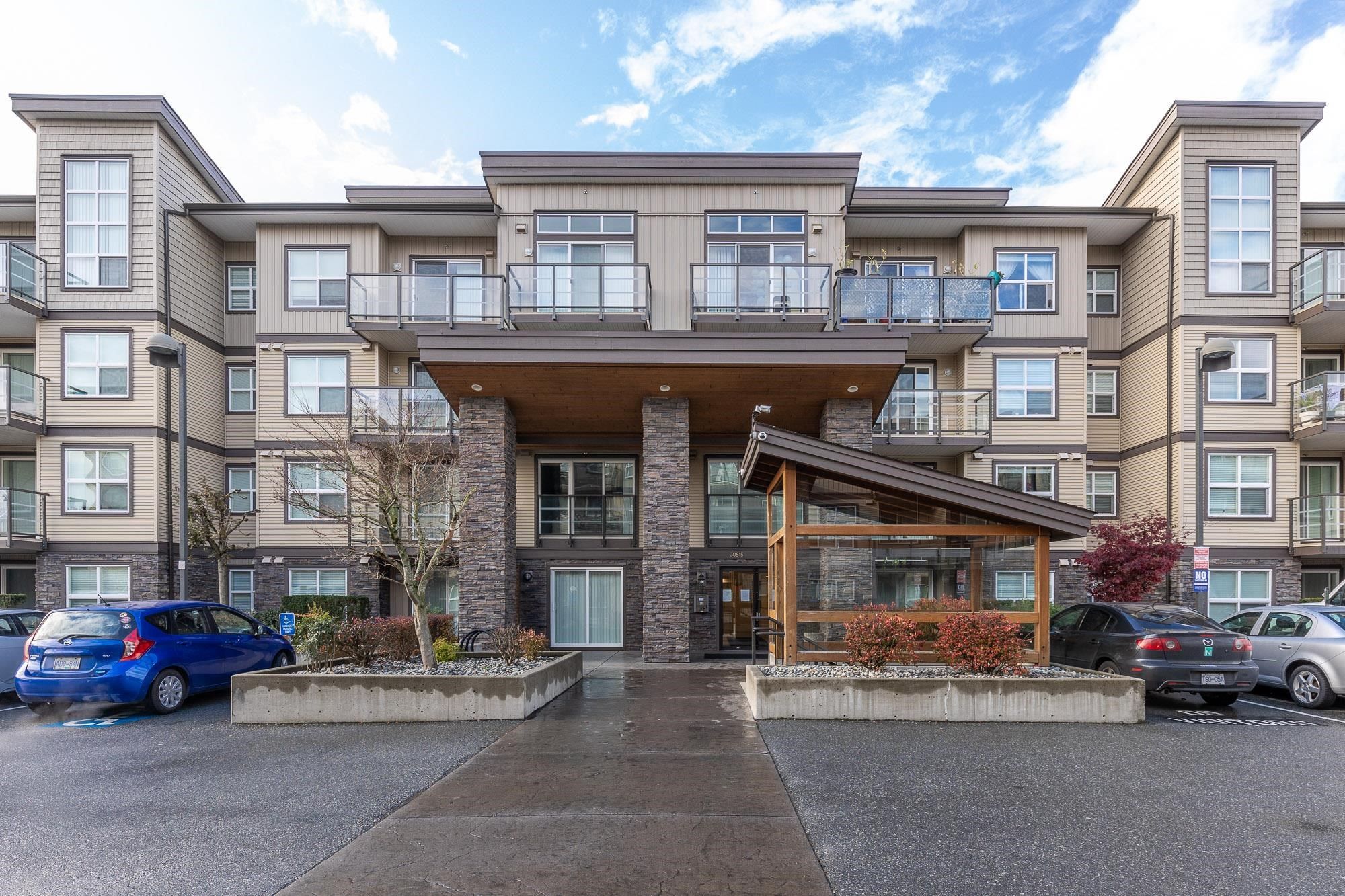 Main Photo: 201 30515 CARDINAL AVENUE in Abbotsford: Abbotsford West Condo for sale : MLS®# R2833122