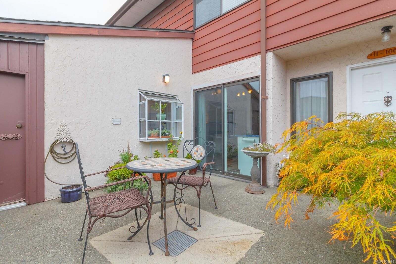 Main Photo: 11 1063 Goldstream Ave in Langford: La Langford Proper Row/Townhouse for sale : MLS®# 858989