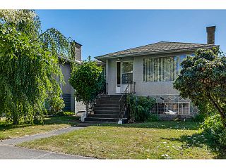 Photo 1: 6862 ROSS Street in Vancouver: South Vancouver House for sale (Vancouver East)  : MLS®# V1131620