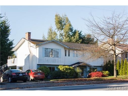 Main Photo: 3994 Gordon Head Rd in VICTORIA: SE Lambrick Park House for sale (Saanich East)  : MLS®# 655305