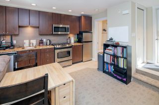 Photo 5: 14 1863 WESBROOK Mall in Vancouver: University VW Townhouse for sale in "Esse" (Vancouver West)  : MLS®# R2354042