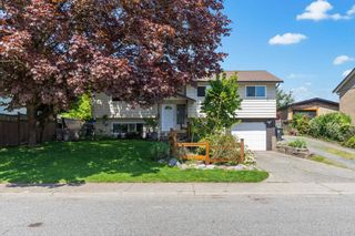 Photo 1: 26827 33A Avenue in Langley: Aldergrove Langley House for sale : MLS®# R2880320