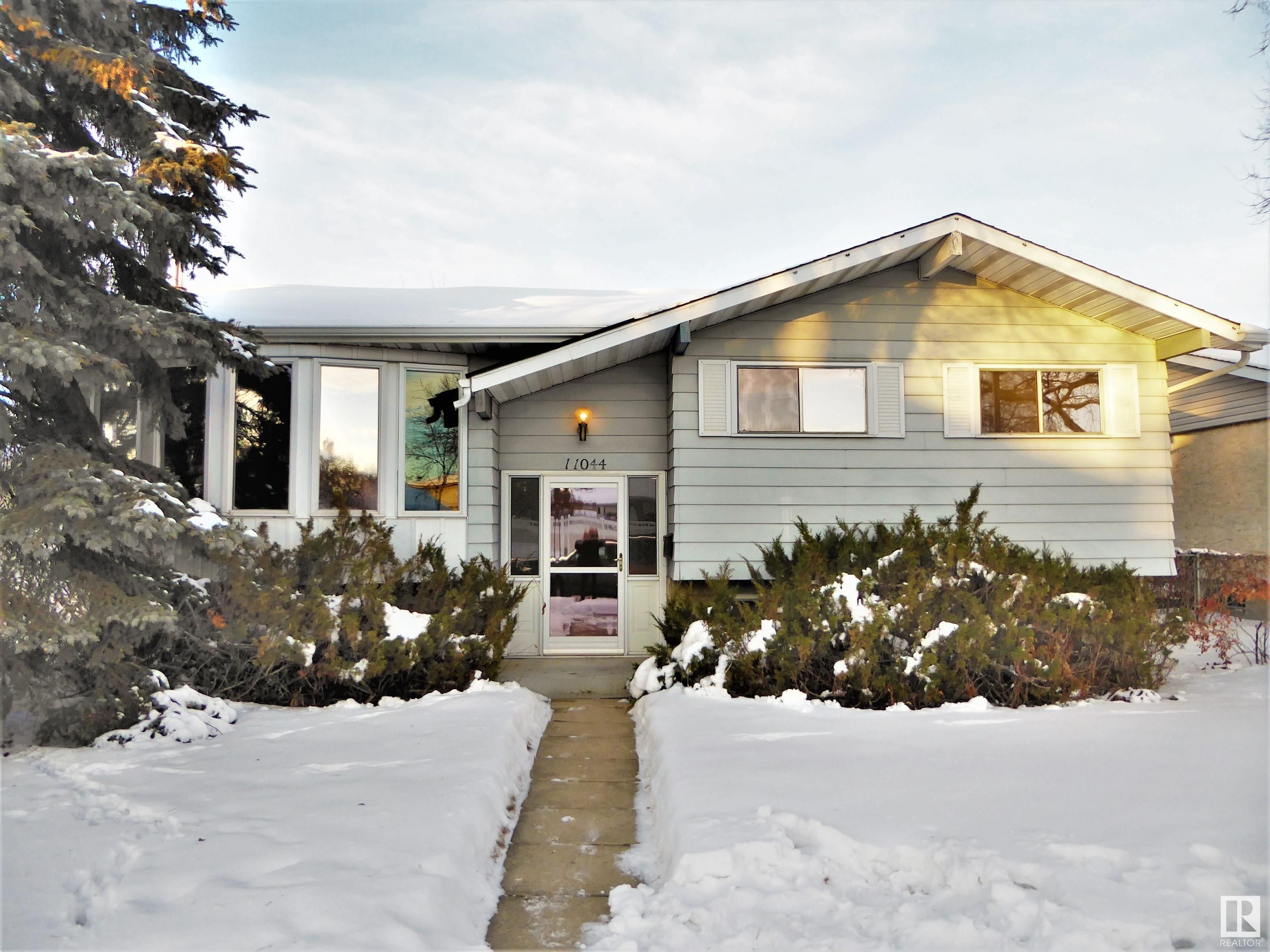 Main Photo: 11044 Beaumaris Road NW in Edmonton: Zone 27 House for sale : MLS®# E4323545