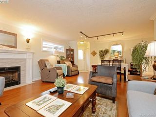 Photo 5: 32 108 Aldersmith Pl in VICTORIA: VR Glentana Row/Townhouse for sale (View Royal)  : MLS®# 770971