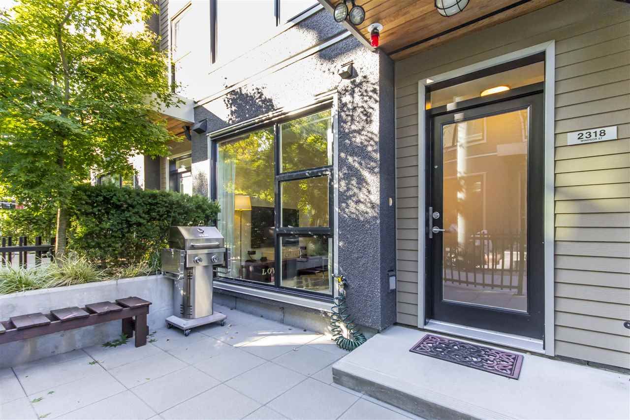 Photo 2: Photos: 2318 WINDSOR Street in Vancouver: Mount Pleasant VE Townhouse for sale in "7&W" (Vancouver East)  : MLS®# R2235412