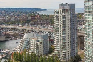 Photo 2: 3505 1408 STRATHMORE Mews in Vancouver: Yaletown Condo for sale in "WEST ONE" (Vancouver West)  : MLS®# R2815545
