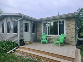Photo 1: 25132 River Road North in Lorette: R05 Residential for sale : MLS®# 202322383