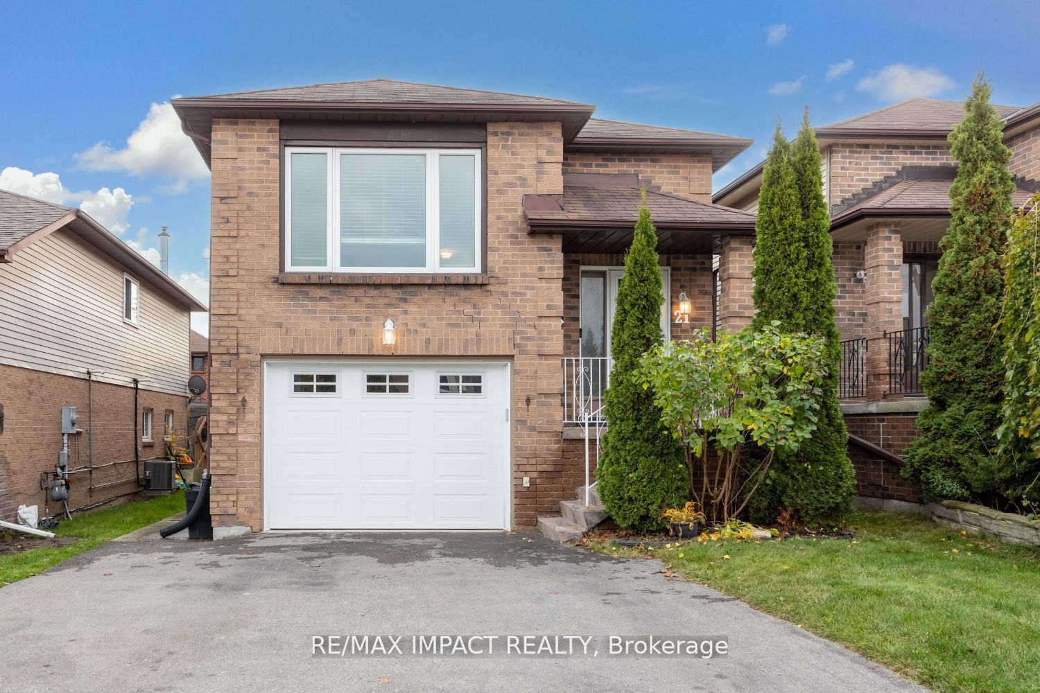Main Photo: 21 Kingsview Court in Clarington: Courtice House (Bungalow-Raised) for sale : MLS®# E7303340